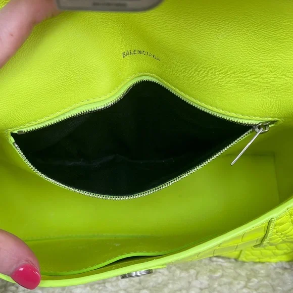 SOLD🖤🤍BALENCIAGA downtown shoulder bag - Picture 6 of 9